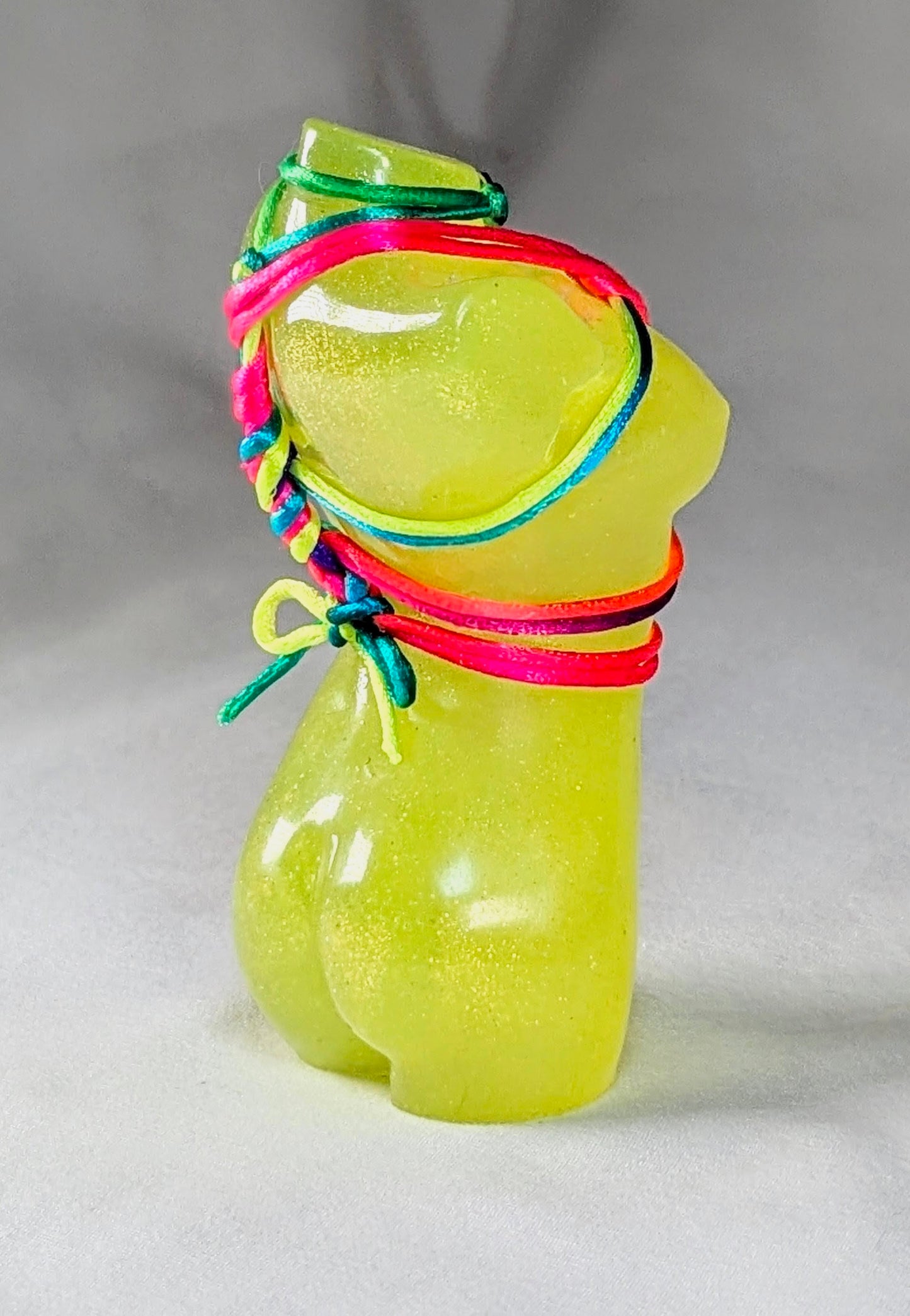 Jojo, UV Yellow + She Loves Me kNot & UV Rainbow Rope